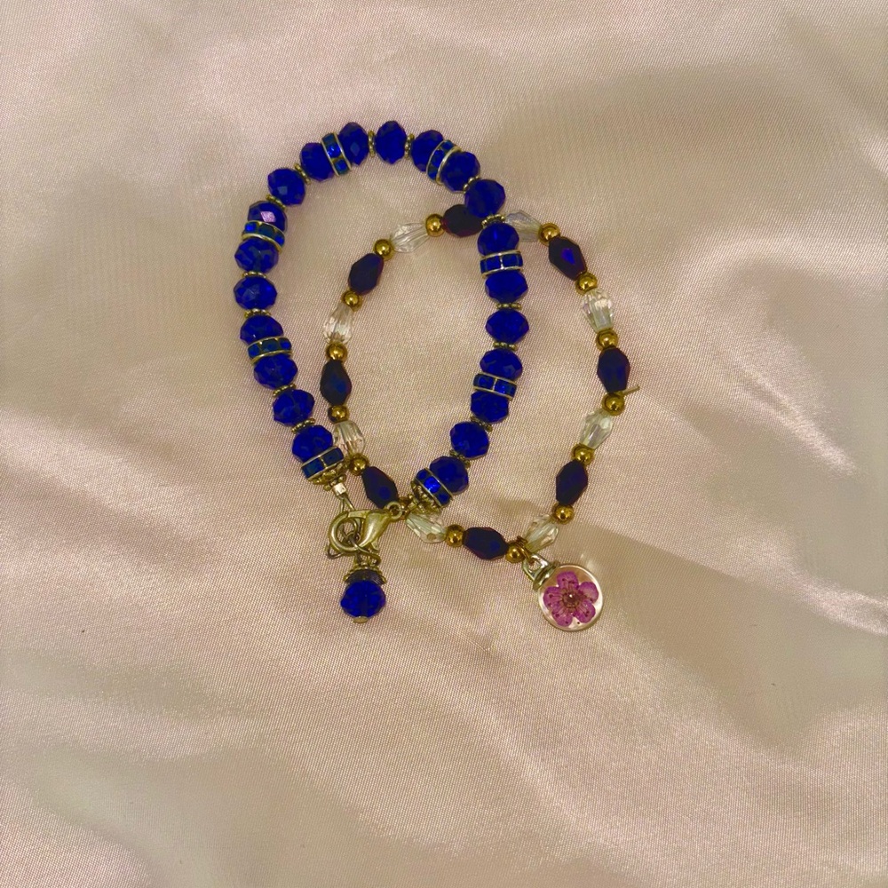 Set of Blue Beaded Bracelets with Dried Flower- New - Picture 2 of 5